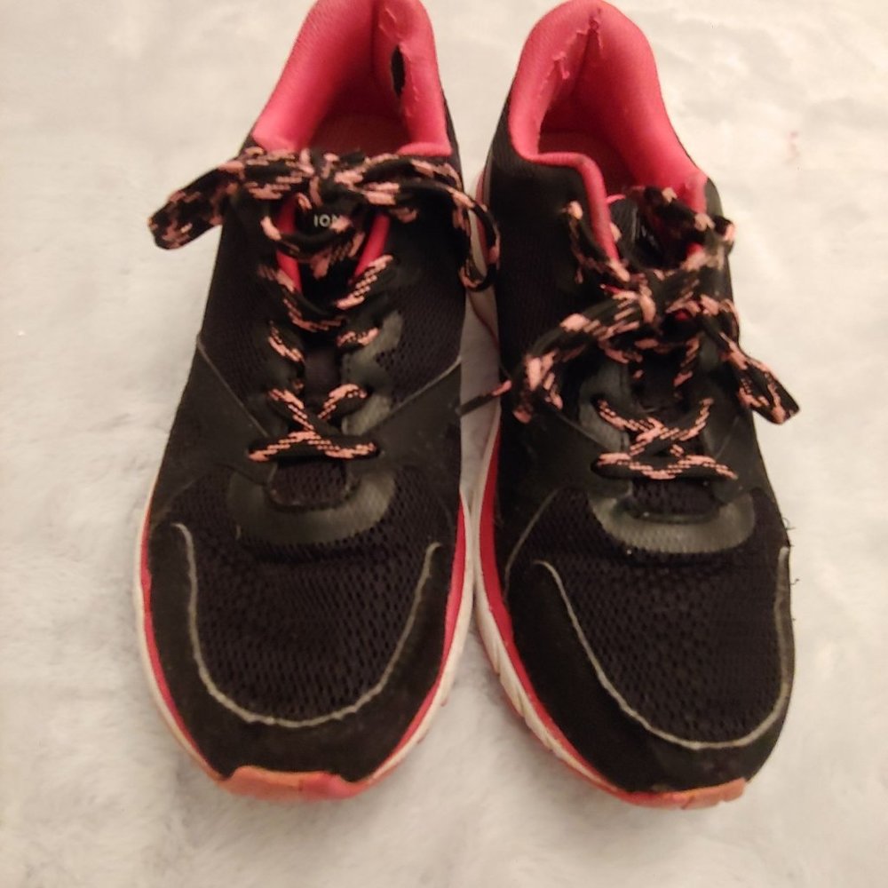 Vionic womens black and pink running sneaker